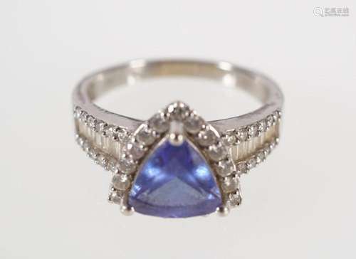 14 CT WHITE GOLD DIAMOND & TANZANITE RING