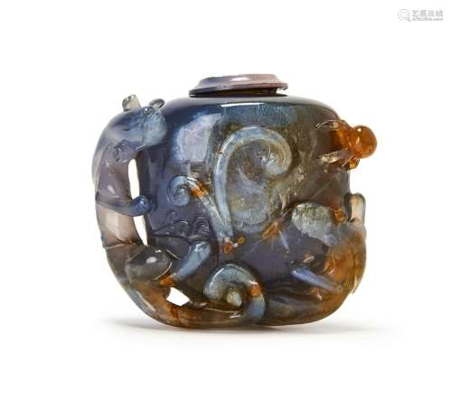 A CHINESE JADE SNUFF BOTTLE, QING DYNASTY (1644-1911)