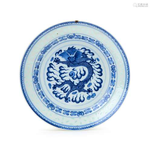 A CHINESE BLUE & WHITE DRAGON DISH, QING DYNASTY (1644-1...