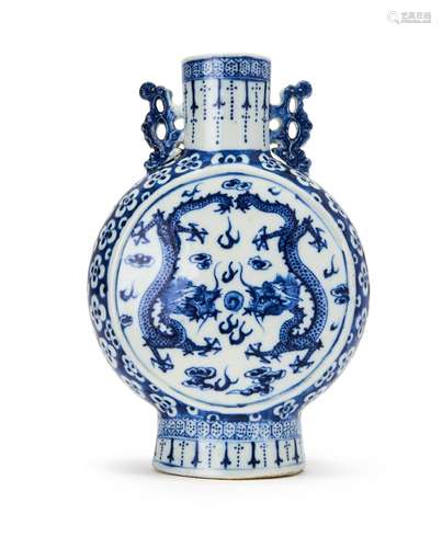 A CHINESE BLUE & WHITE MOON FLASK VASE, QING DYNASTY (16...