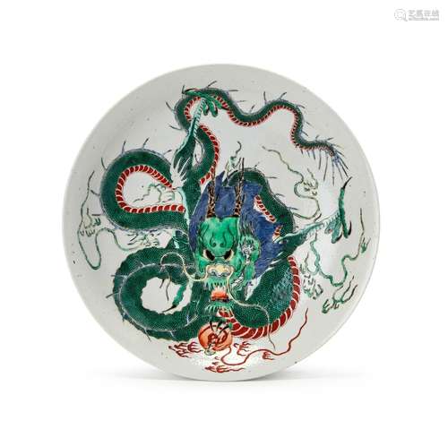 A CHINESE FAMILLE VERTE DRAGON DISH, QING DYNASTY (1644-1911...