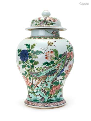 A LARGE CHINESE FAMILLE VERTE BALUSTER VASE, QING DYNASTY (1...