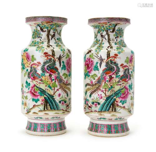 A PAIR OF CHINESE FAMILLE ROSE VASES, QING DYNASTY (1644-191...