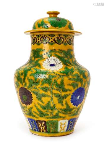 A CHINESE YELLOW GLAZED LIDDED JAR, QING DYNASTY (1644-1911)