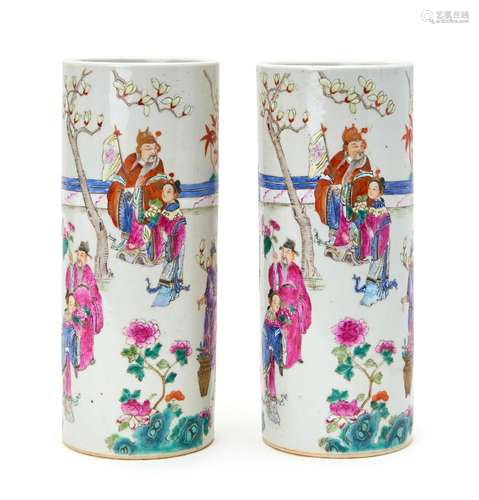 A PAIR OF CHINESE FAMILLE ROSE HAT STANDS, QING DYNASTY (164...