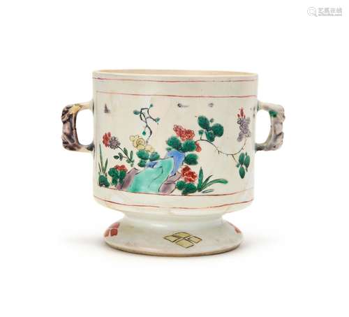 A CHINESE FAMILLE VERTE DOUBLE HANDLED CUP, KANGXI PERIOD (1...