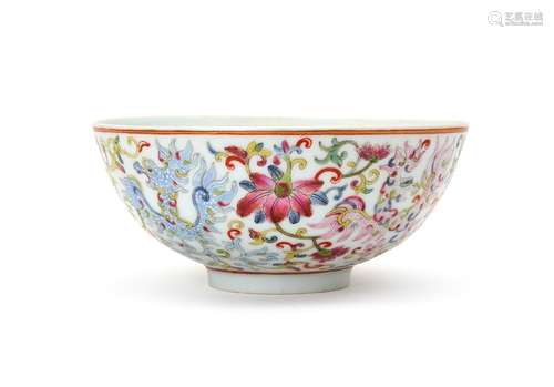 A CHINESE ENAMELLED FAMILLE ROSE \'PHOENIX\' BOWL, QING DYNA...