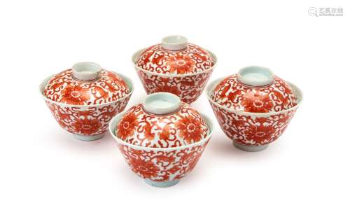 FOUR IRON RED FLORAL DECORATED CHINESE LIDDED TEA BOWLS, QIN...