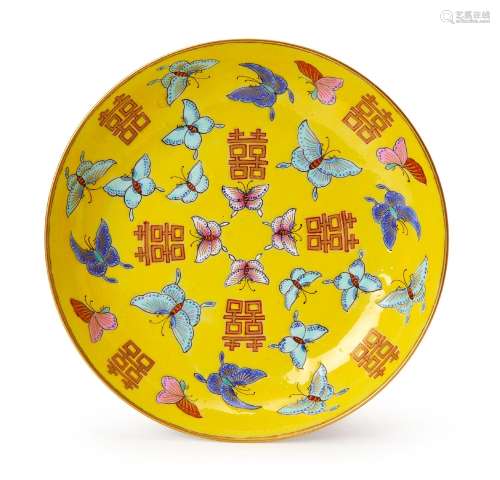 A CHINESE FAMILLE ROSE YELLOW GROUND DISH, QING DYNASTY (164...