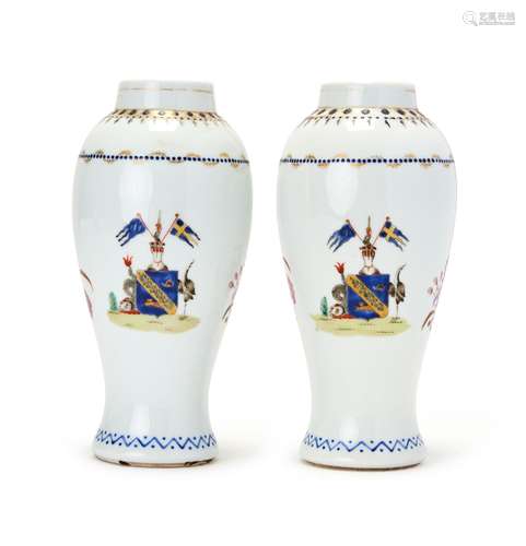 A PAIR OF CHINESE ARMORIAL VASES, QIANLONG PERIOD (1736-1795...