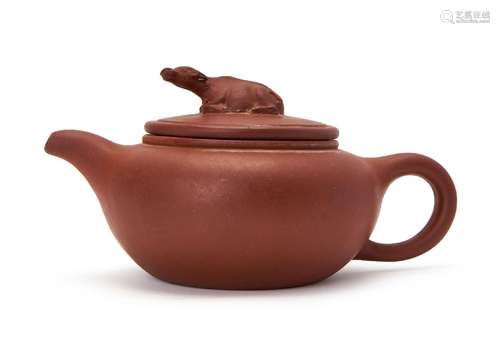 A CHINESE YIXING TEAPOT, QING DYNASTY (1644-1911)