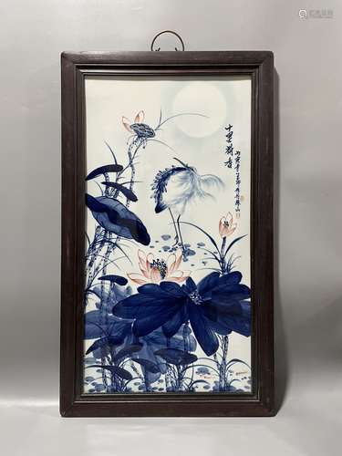 旧藏红木镶瓷板画手绘青花荷花十里荷香挂屏