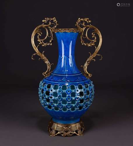 旧藏清乾隆蓝釉夹层镂空镶铜鎏金赏瓶