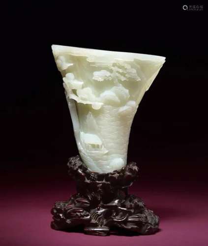 十八世纪 白玉仿犀角山水图杯