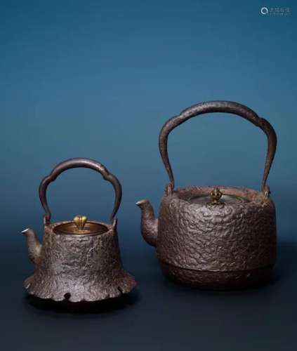 明治/大正时代 铁嵌银花卉纹富士山形壶、铁壶 二件一组