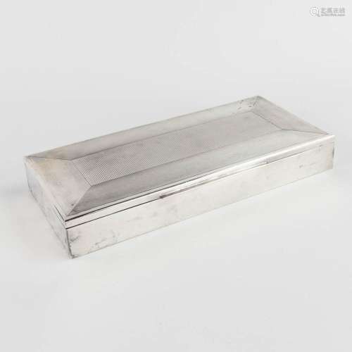 A storage box, silver and wood, Budapest, 835. 20th C. 970g....