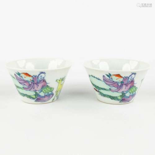 A pair of Chinese Famille Verte bowls, Yongzheng mark. (H:4,...