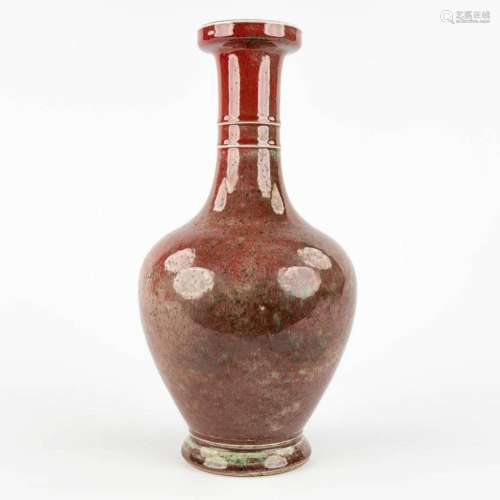 A Chinese vase with 'Offer Red' glaze, 19th C. (H:35...