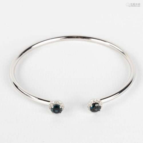 A bracelet, 18kt white gold with topaz, appr. 1,26ct and dia...