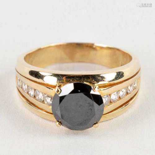 A 14 karat yellow gold ring with black diamond, appr. 2,73ct...