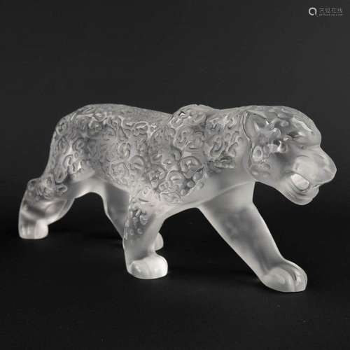 Lalique France, a glass panther. 20th C. (D:8,5 x W:33 x H:1...