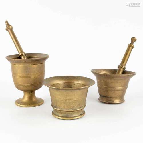 Three mortars with two pestles, bronze. 18th C. (H:12 x D:11...