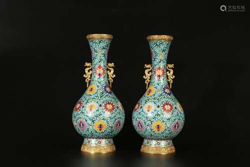 Paire de vases bleus cloisonnés à oreilles de phénix, périod...