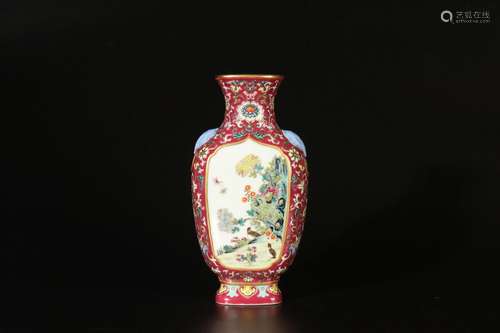 Qing Qianlong Vase famille-rose à décor d'oiseaux et de fleu...