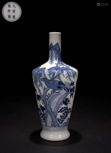 Appreciation vase with blue and white landscape pattern