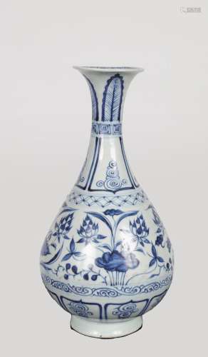 CHINESE QING YUHUCHUNPING BLUE AND WHITE VASE