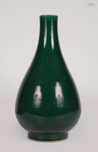 CHINESE GREEN CRACKLE GLAZE VASE