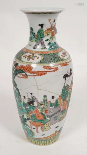 CHINESE QING FAMILLE VERTE VASE