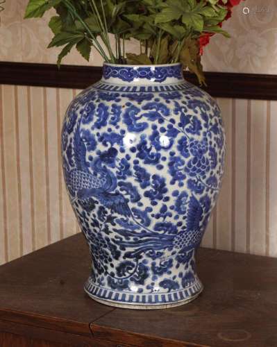 CHINESE QING BLUE & WHITE VASE