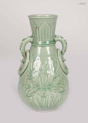 CHINESE MING CELADON VASE