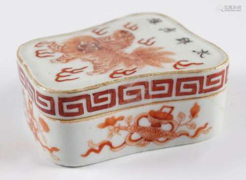 CHINESE QING PORCELAIN BOX AND COVER