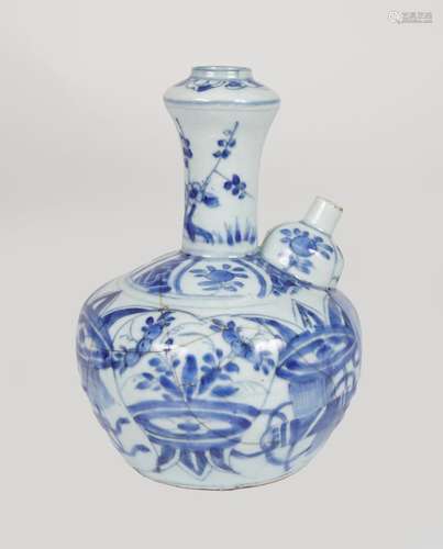 CHINESE MING BLUE & WHITE EWER