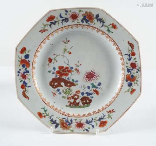 18TH-CENTURY CHINESE FAMILLE ROSE PLATE