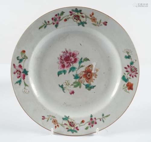 18TH-CENTURY CHINESE FAMILLE ROSE PLATE