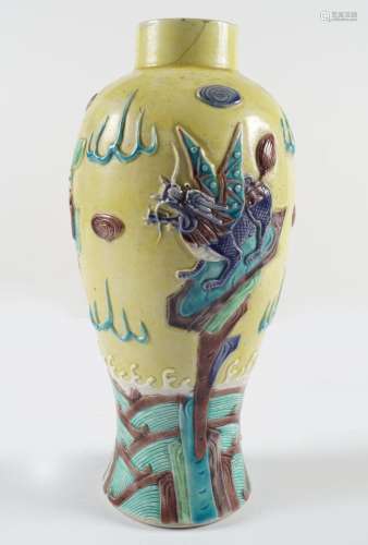 CHINESE QING POLYCHROME VASE