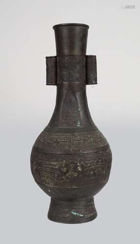 CHINESE ARCHAIC BRONZE HU-SHAPED VASE