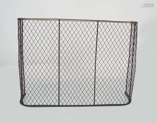 19TH-CENTURY BRASS MESH FIRE SCREEN