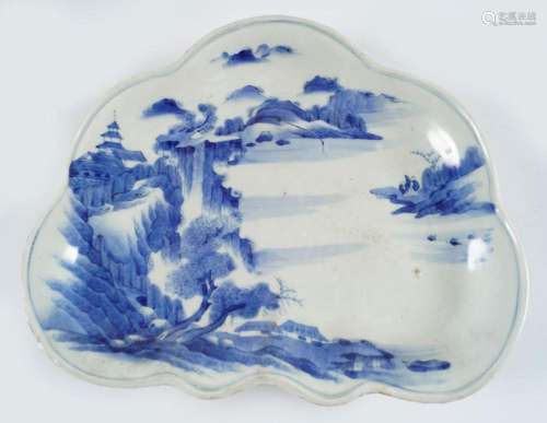 19TH-CENTURY JAPANESE BLUE & WHITE DISH