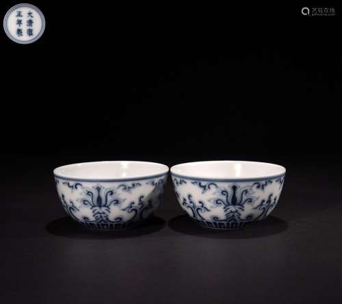 Pair of blue and white floral pattern bowls