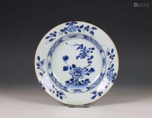 China, small blue and white porcelain deep dish, 18th centur...