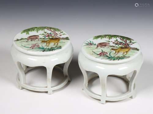 China, pair of small famille rose porcelain stands, late Qin...