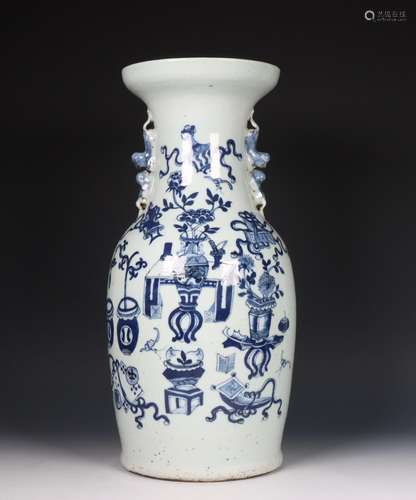 China, blue and white porcelain vase, 19th century,