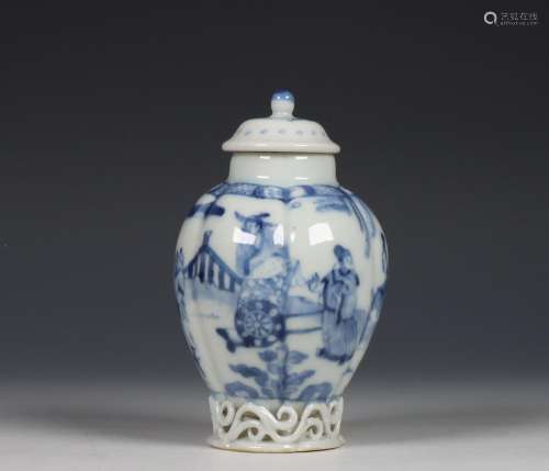 China, blue and white porcelain tea-caddy and cover, Kangxi ...