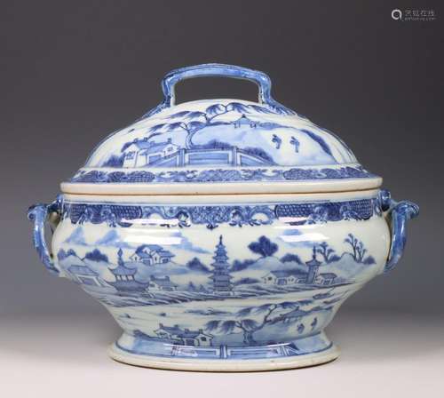 China, blue and white porcelain tureen and cover, Qianlong p...