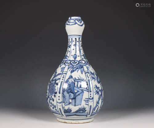 China, blue and white porcelain garlic-head bottle vase, Wan...