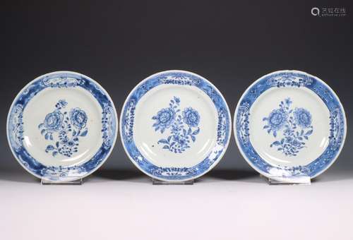 China, set of three blue and white saucer dishes, Qianlong p...